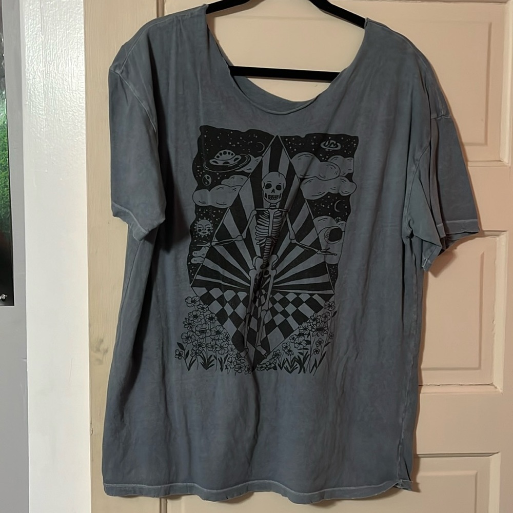Skeleton, blueish gray Tee, came distressed on sleeve cuffs and bottom, cutoff